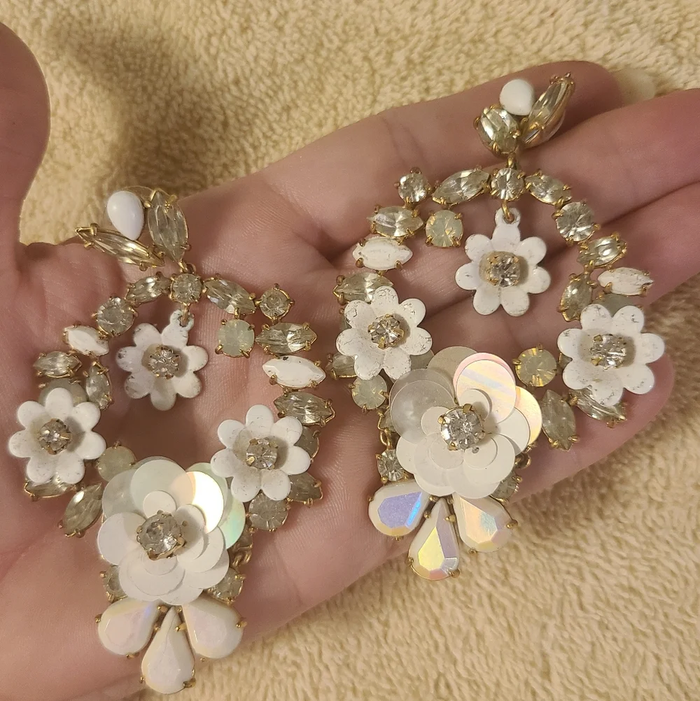Beautiful Irridescent J Crew Flower Earrings - Picture 1 of 4